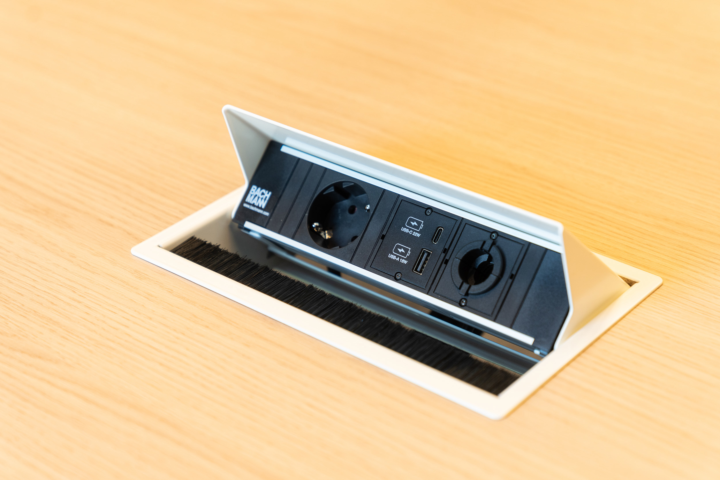 function n(){if(Br(r),r.value===Ad)throw new T(-950,!1);return r.value}